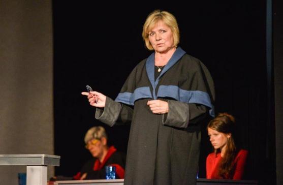 Soudní proces v Městském divadle!