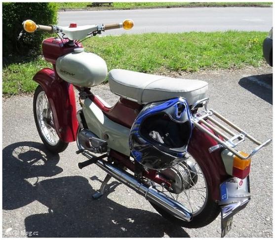 Historická vozidla se zastavila i v Broumově