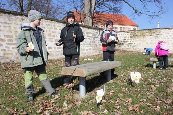 Hledání kuřátek přilákalo do kláštera téměř dvě stě dětí