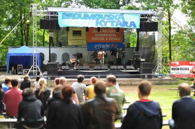 Broumovská kytara na fotografiích Jana Záliše