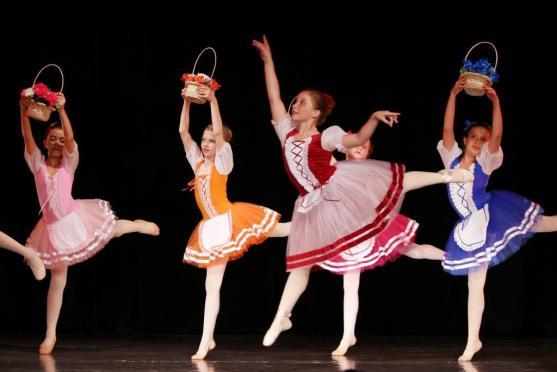 Taneční škola Heleny Pavlenko na Broumovsku úspěšně ukončila dva projekty a zahájila novou sezónu 2017/18