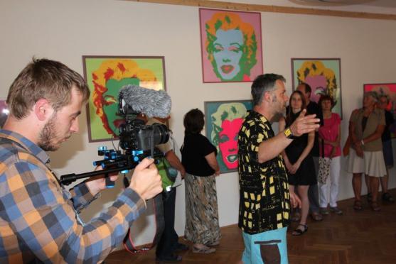 Police nad Metují zve na unikátní výstavu sítotisků Andyho Warhola