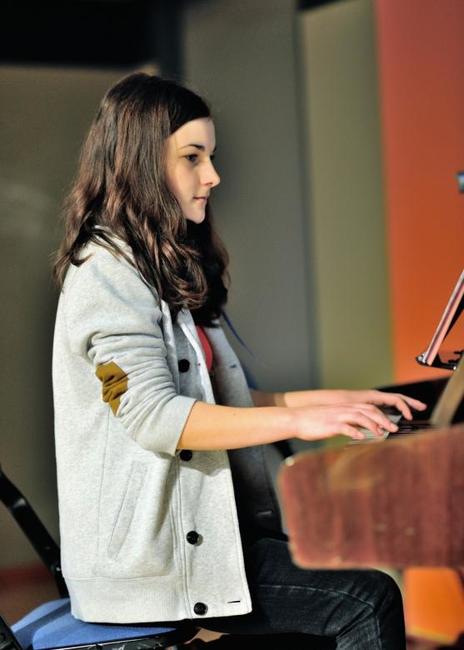 Studenti Gymnázia Broumov hráli pro žáky základních škol 