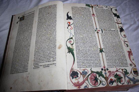 Artefakty, které uvidí prezident v broumovském klášteře