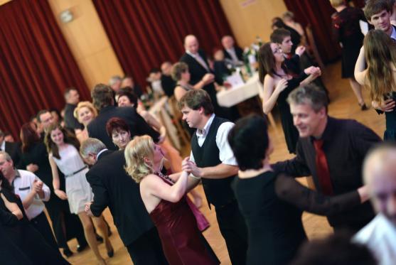 Velkolepý start plesové sezony ve městě. Dvě stovky návštěvníků na Plese města jsou toho důkazem