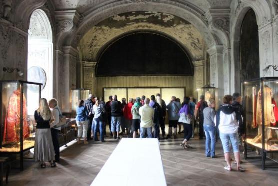 Během prohlídky broumovského kláštera návštěvníci uvidí historické filmové záznamy. Ukázku zveřejňujeme