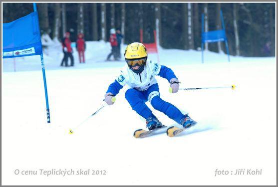 Závod v obřím slalomu žactva se v Teplicích nad Metují jel za osmnáctistupňového mrazu
