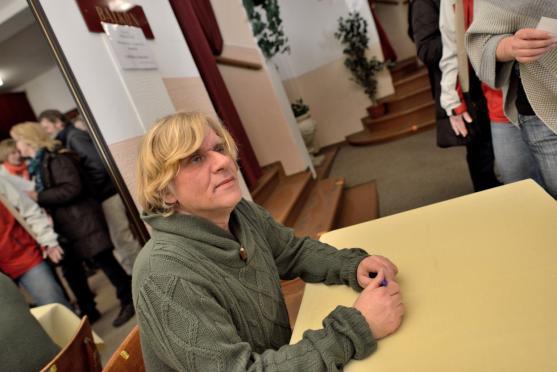 Karel Plíhal. Folková hvězda navštívila broumovské divadlo 