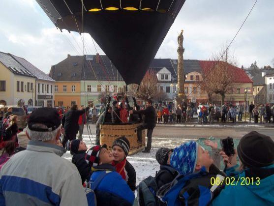 Odlet balónu z Police nad Metují odstartoval projekt 100 startů z českých měst