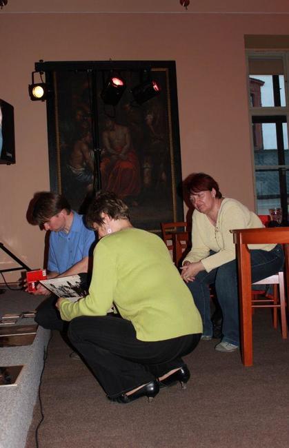 Písně Petra Nováka a vyprávění Jiřího Černého dojaly klášterní Kreslírnu 