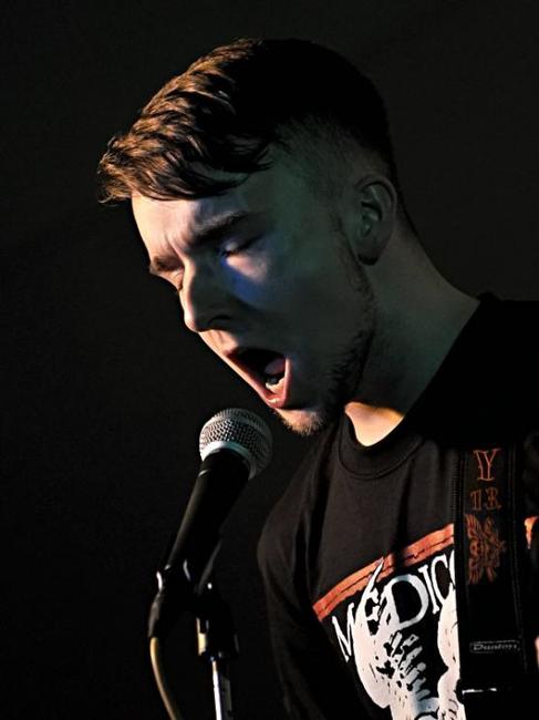 Na festivalu miniRockTrencle debutovala broumovská kapela Hellmania 