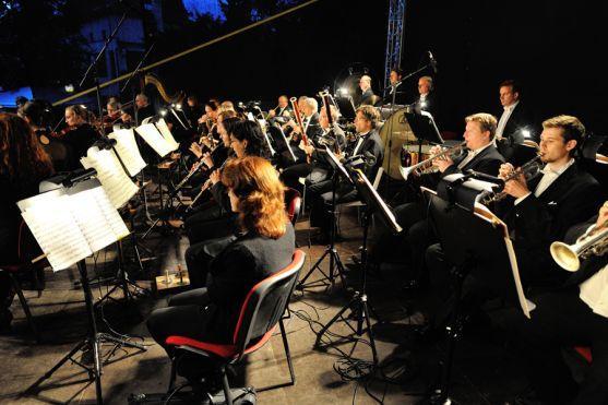 Hradeckou filharmonii poslouchalo ve skalách 1300 diváků 