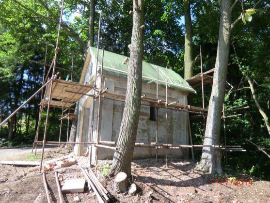 V Šonově u Broumova opravili kapličku. Koncem srpna dokončí Dům pro seniory 