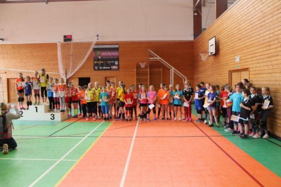 Volejbal si o víkendu v Broumově zahrálo 225 dětí