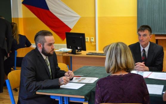 Oktáva úspěšně odmaturovala. Závěrečné slovo třídního učitele 