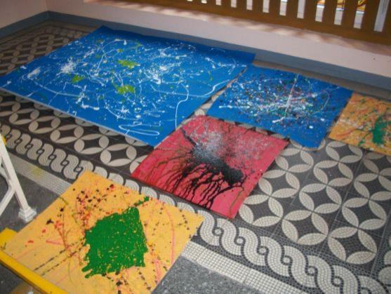 Ohlédnutí za Ateliérem Martiny Váňové věnovaném akční malbě 