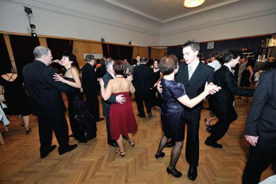 Video: Letošní Ples Města Broumova byl bohatší o doprovodný program 