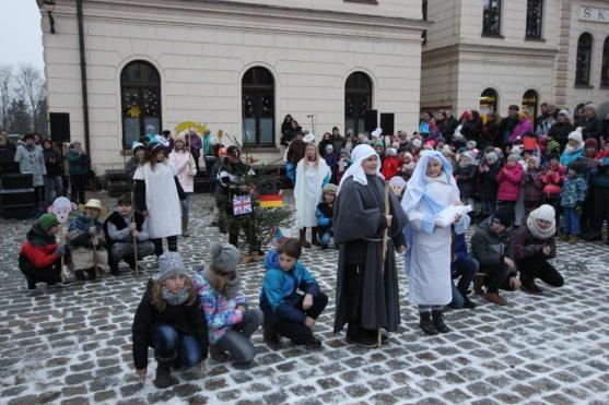 "Vítáme všechny, kdo se necháte rádi předvánočně naladit. Letos se tu scházíme již jedenáctým rokem!"