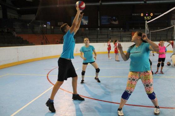 Broumovské volejbalové "barevné" týmy ukončily letošní okresní soutěž