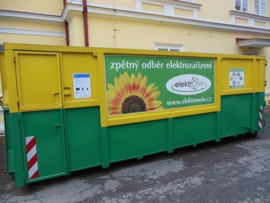 V Broumově vylosovali výherce soutěže Darujte si pod stromeček nový mobilní telefon nebo tablet!