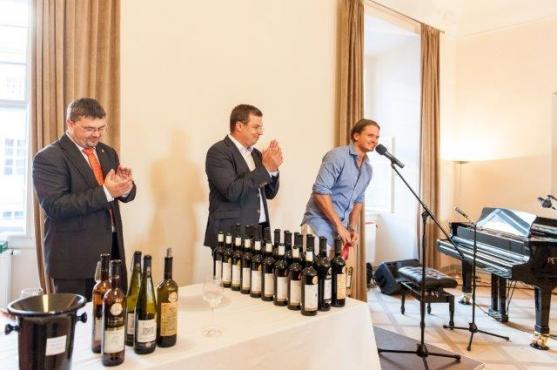 Aukce Dobročinného večera pro Broumovsko vynesla 320 tisíc korun