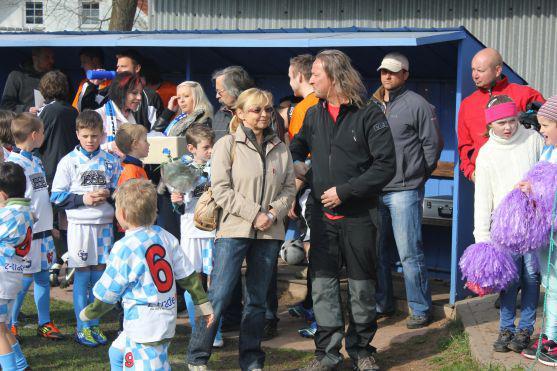 Poslankyně Zdeňka Horníková zahájila fotbalové derby v Broumově