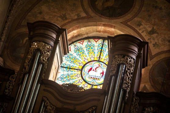 Letní cyklus koncertů Za poklady Broumovska poprvé ve své historii zavítal na PolickoOsmým koncertem v pořadí zavítal festival Za poklady Broumovska poprvé ve své jedenáctileté historii do Police nad Metují, a to z důvodu špatného stavu heřmánkovického a šonovského kostela, kde musely být koncerty pro letošek zrušeny. V polickém kostele Nanebevzetí Panny Marie tak díky tomu mohlo vystoupit Trio Arundo spolu s hráčem na basetový roh Karlem Dohnalem.