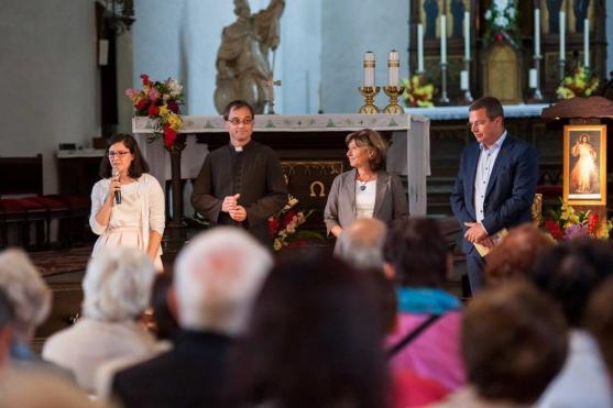Letní cyklus koncertů Za poklady Broumovska poprvé ve své historii zavítal na PolickoOsmým koncertem v pořadí zavítal festival Za poklady Broumovska poprvé ve své jedenáctileté historii do Police nad Metují, a to z důvodu špatného stavu heřmánkovického a šonovského kostela, kde musely být koncerty pro letošek zrušeny. V polickém kostele Nanebevzetí Panny Marie tak díky tomu mohlo vystoupit Trio Arundo spolu s hráčem na basetový roh Karlem Dohnalem.