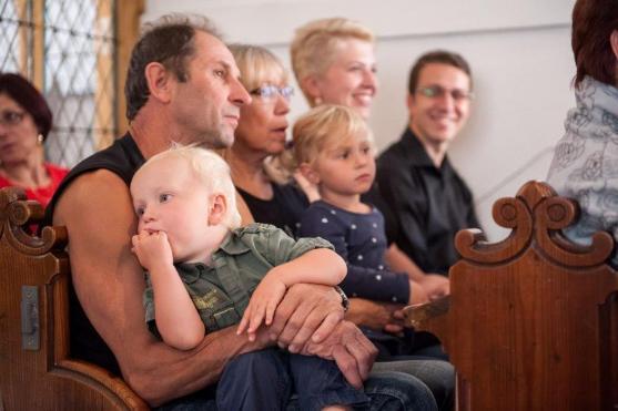 Letní cyklus koncertů Za poklady Broumovska poprvé ve své historii zavítal na PolickoOsmým koncertem v pořadí zavítal festival Za poklady Broumovska poprvé ve své jedenáctileté historii do Police nad Metují, a to z důvodu špatného stavu heřmánkovického a šonovského kostela, kde musely být koncerty pro letošek zrušeny. V polickém kostele Nanebevzetí Panny Marie tak díky tomu mohlo vystoupit Trio Arundo spolu s hráčem na basetový roh Karlem Dohnalem.