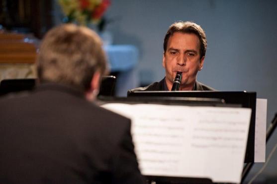 Letní cyklus koncertů Za poklady Broumovska poprvé ve své historii zavítal na PolickoOsmým koncertem v pořadí zavítal festival Za poklady Broumovska poprvé ve své jedenáctileté historii do Police nad Metují, a to z důvodu špatného stavu heřmánkovického a šonovského kostela, kde musely být koncerty pro letošek zrušeny. V polickém kostele Nanebevzetí Panny Marie tak díky tomu mohlo vystoupit Trio Arundo spolu s hráčem na basetový roh Karlem Dohnalem.