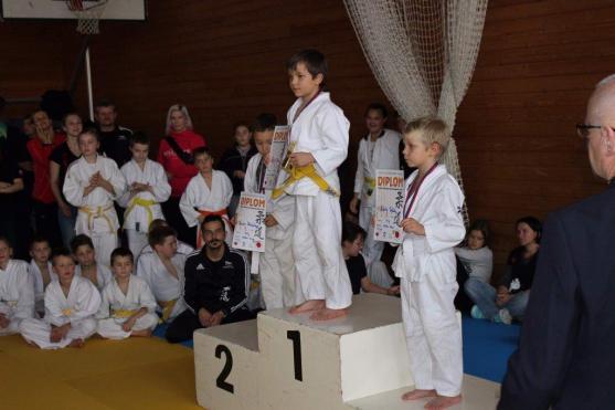 Turnaje v judu se v broumovské Sportovní hale na Spořilově zúčastnily téměř dvě stovky dětí