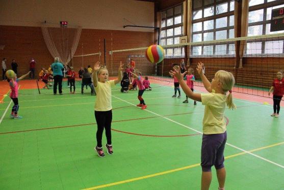 Začala sezóna "barevného" volejbalu. Jeden z turnajů se hrál i v Broumově