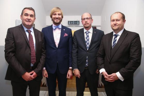 Hold Karlu Gottovi vzdaly také finalistky soutěže Batist Nej sestřička