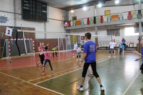 Broumovští "barevní" volejbalisté váleli v Náchodě