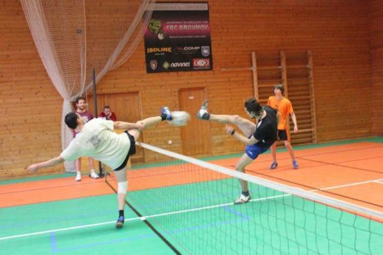 Nohejbalový turnaj Spartaklubu Broumov se hrál v hale už podruhé. Putovní pohár zamířil opět do Police nad Metují