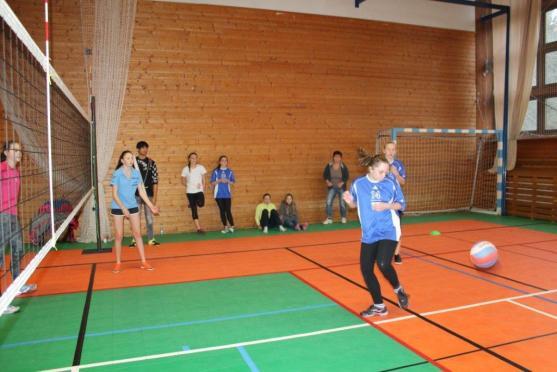 Další turnaj barevného volejbalu se hrál v Broumově