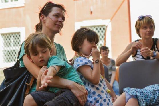 Malé letní divadlení: Je libo pohádky z Krkonoš nebo hradní crazy komedii?