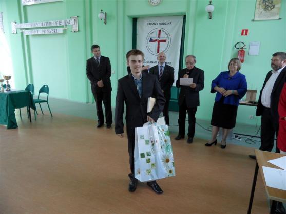 Tři broumovští gymnazisti se umístili v elitní pětici mezinárodní vědomostní soutěže