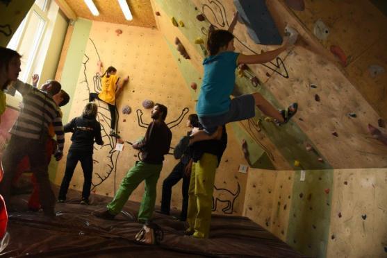 Hronovské Domino v březnu? Horolezecké závody a unikátní turnaj