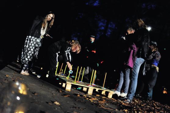 Strašidelnou Alejku letos znovu naplnila strašidla, děti a jejich smích