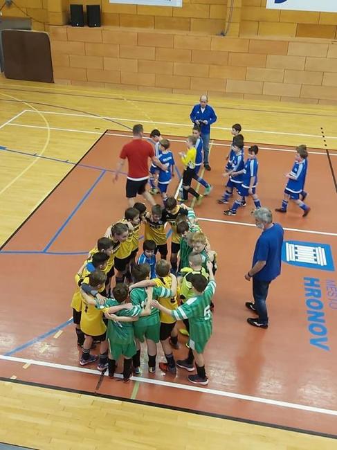 Tým starší přípravky Slovanu Broumov vyhrál turnaj v Hronově 