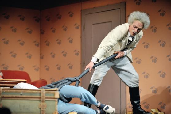 Pavla Tomicová a Jiří Zapletal uvedli v Broumově Podivné odpoledne Dr. Zvonka Burkeho