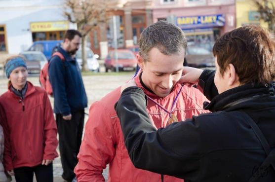 Vánoční běh Broumovem podpořil psí útulek