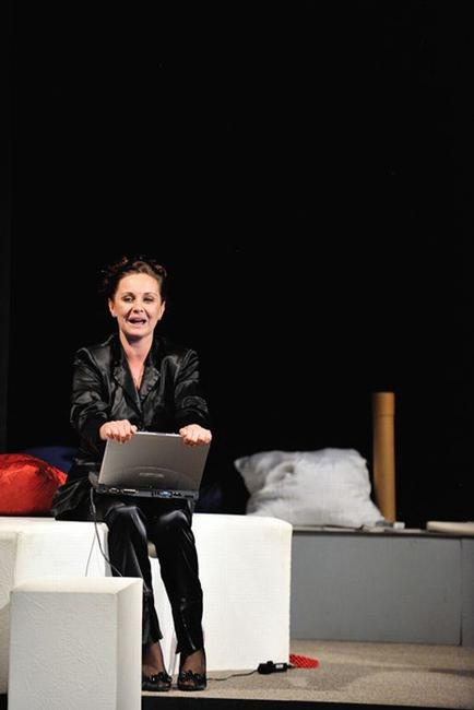 Hradecké Klicperovo divadlo uvedlo v Broumově hru Žárlivost