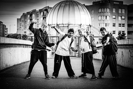 Mladí parkouristé - freeruneři z polického Sokola na promo akci v Poslanecké sněmovně