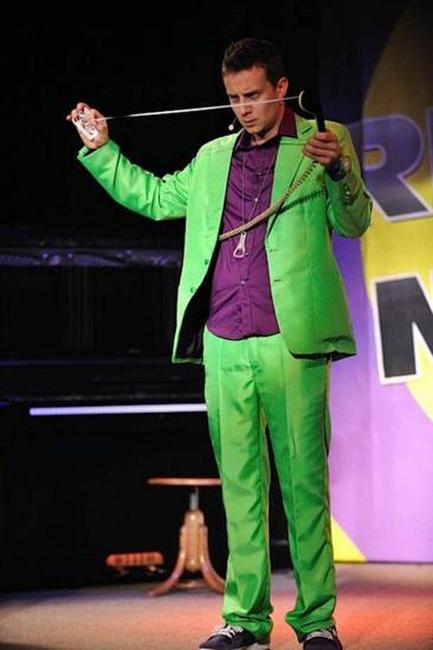 V Broumově vystoupil kouzelník a komik Richard Nedvěd