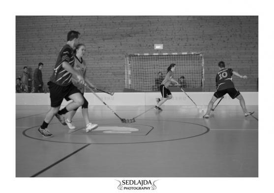 Polický florbalový tým AZ Vrátno vede bez ztráty bodu broumovskou ligu