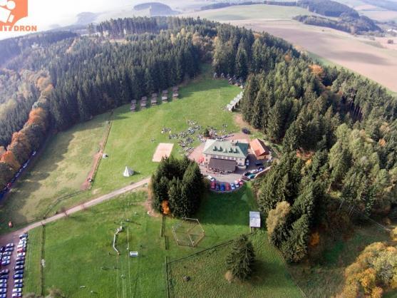 Na Janovičkách u Broumova startovalo 500 závodníků orientačního běhu