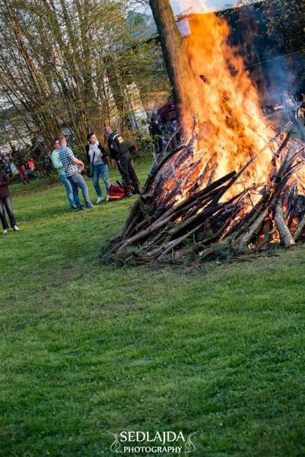 Čarodějnické veselí doprovázela jasná obloha
