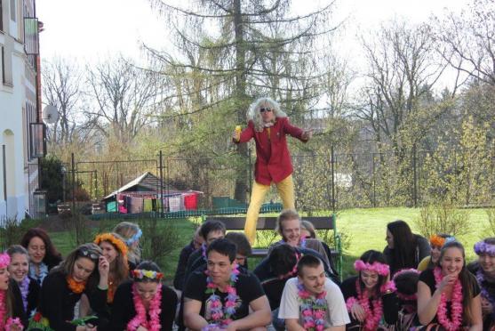 Vzpomínky jim nikdo nevezme. Studenti gymnázia se rozloučili se školou a spolužáky